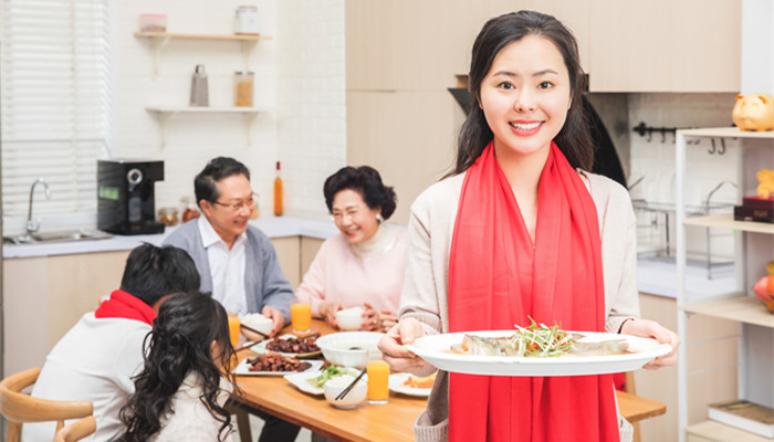 传统年夜饭12道菜谱 传统年夜饭12道菜谱四凉八热