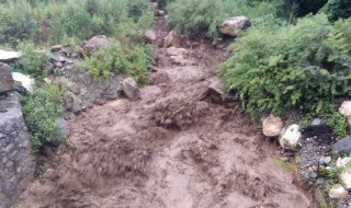 泥石流正确逃跑措施 泥石流逃跑正确方式