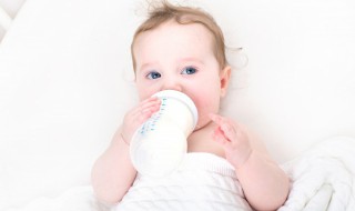宝宝转奶的正确方法及注意事项（宝宝转奶的方法与步骤）