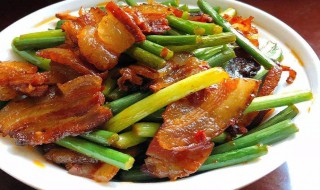蒜苔炒腊肉的做法（蒜苔炒腊肠的做法）