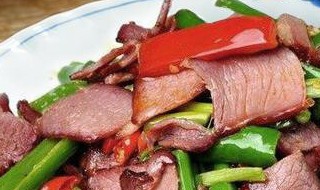 腊肉炒青椒的做法 腊肉炒青椒的做法尖椒腊肉