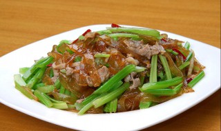 羊肉炒芹菜的家常做法（羊肉炒芹菜的家常做法大全家常窍门）