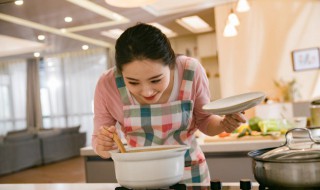 鲫鱼豆腐汤 鲫鱼豆腐汤做法又白又浓不腥