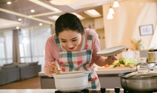 鸡肉炖丝瓜做法（鸡肉炖丝瓜的做法）