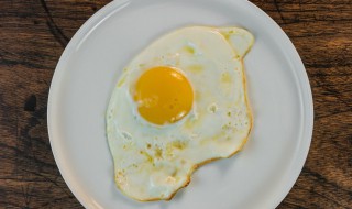 煎鸡蛋怎么做（猪脑煎鸡蛋怎么做）
