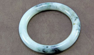 怎么样鉴定翡翠（怎么样鉴定翡翠的真假视频）