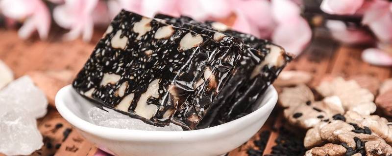 阿胶膏怎样熬放什么东西（阿胶膏怎样熬放什么东西好）
