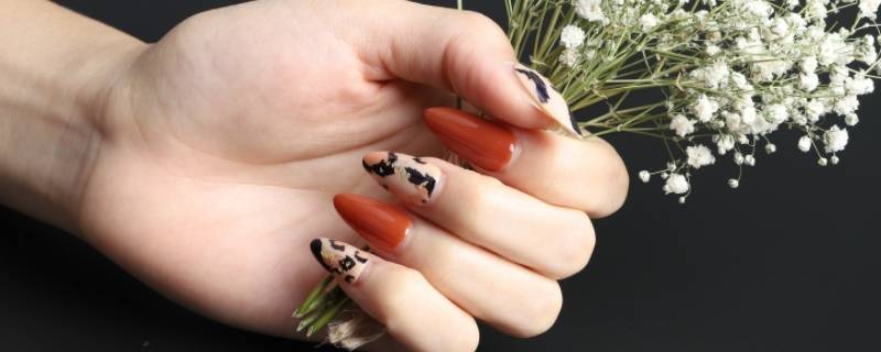 普通胶水可以粘甲片吗 甲片直接用胶水